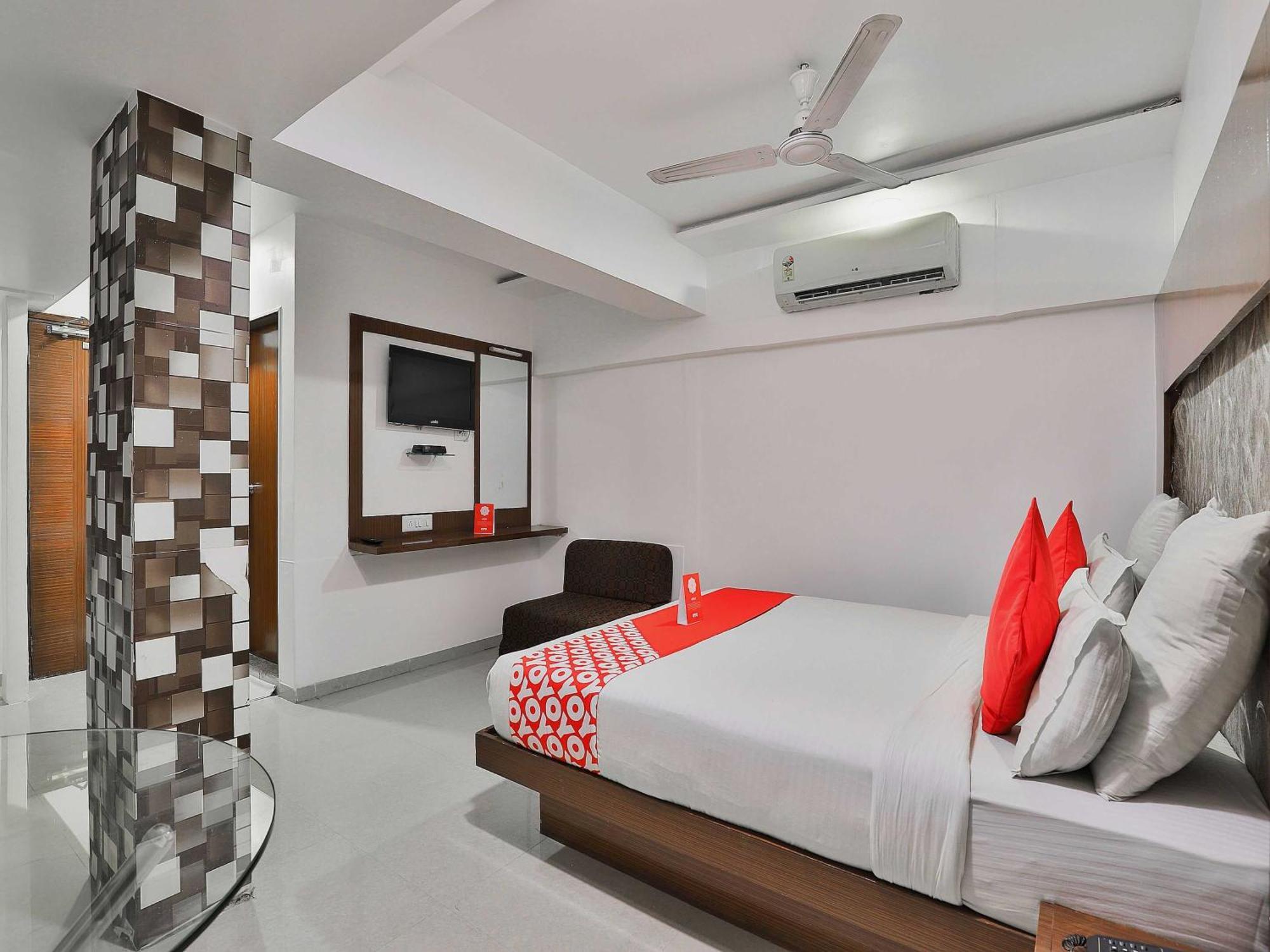 Hotel O Keshav Ahmedabad Luaran gambar