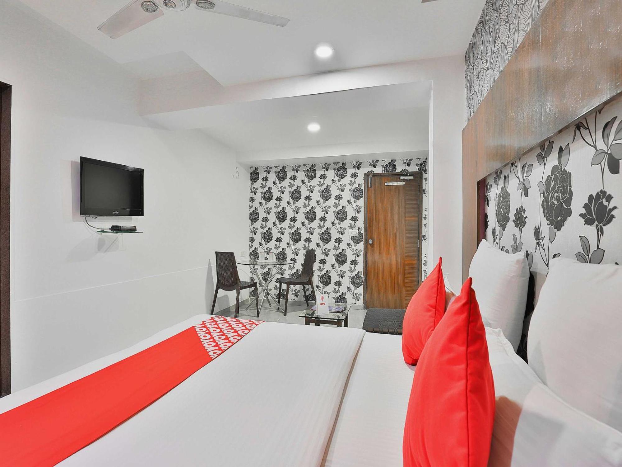 Hotel O Keshav Ahmedabad Luaran gambar